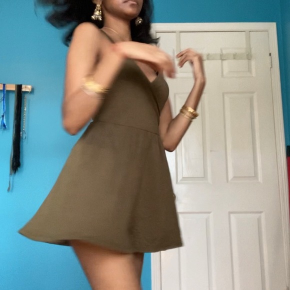 Green Romper - Picture 4 of 5